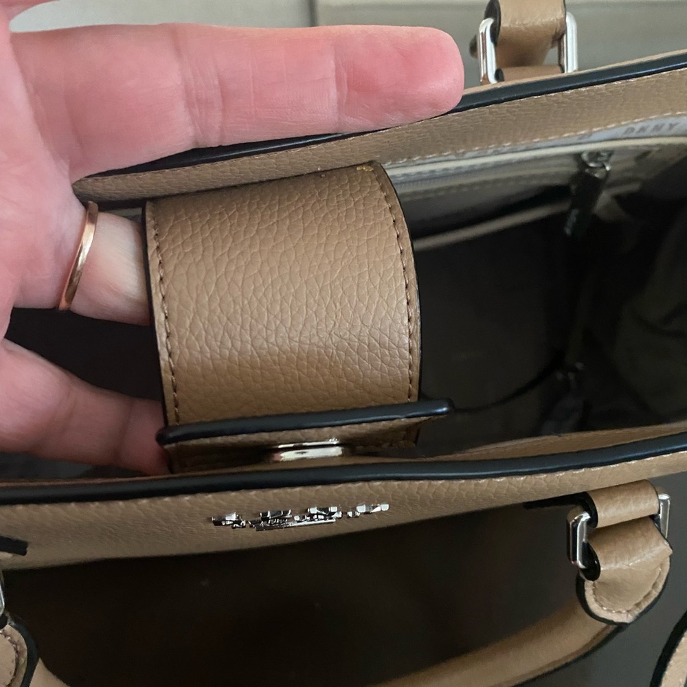 DKNY SATCHEL - Picture 9 of 15